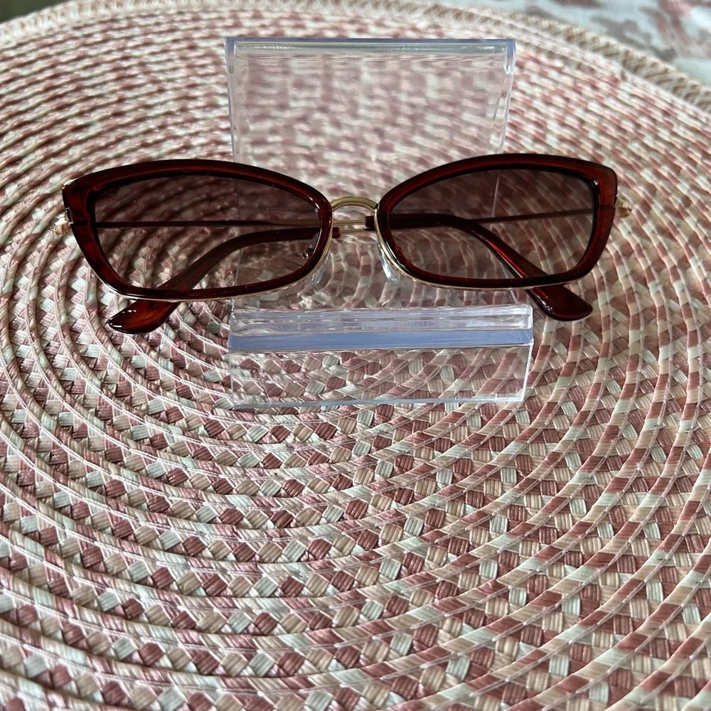 Elegant Brown Cat-Eye Sunglasses